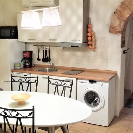 Authentic Mediterranean דירה *